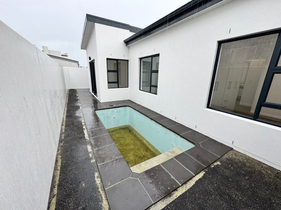 4 Bedroom Property for Sale in Sandown Western Cape